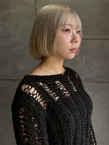 ディスコネクト(DISCO-N-NECT) ショートボブ 顔周りカット ハイトーン ミルクティーベージュ