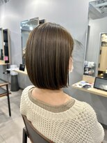 カミエ(kamie)&nbsp;ホワイトボブ × 透明感のあるツヤ髪