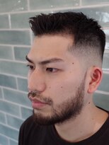 サンディーズバーバーショップ(Sandees)&nbsp;黒髪短髪刈り上げフェードアップバングアイロンパーマ