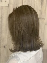 ロータス(Lotus)&nbsp;切りっぱ外ハネ　シルキーベージュ