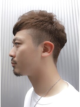 ベッカ(Becca) ツーブロック風ショート