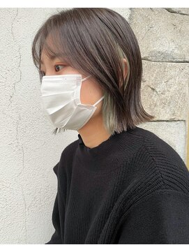 シェミール(CHEMIR) 外ハネ切りっぱなしボブ×インナーカラー×カーキ【四日市】