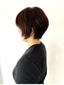 ヘアアンドメイク エジェリ(hair&make egerie) 前下がりくびれショート・ピンクベージュカラー