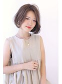 顎ラインボブのベージュヘア