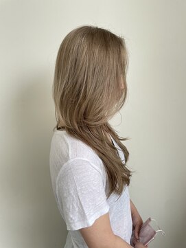 カットアンドトータルビューティ ヴァンキャトル(Cut&Total Beauty VINGT QUATRE) ホワイトミルクティーcolor◎