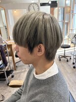 アコット(Acotto.)&nbsp;マッシュカットのシルバーベージュカラー