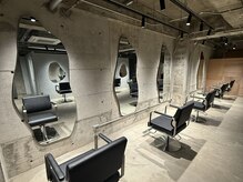 ルク(ruq.)の雰囲気（ダメージを抑えた艶カラー。数ヶ月先まで続く「美しさ」を提案。）