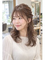 ネイヴスヘアー 香椎照葉店(Neivs Hair)&nbsp;ふんわりねじりハーフアップ 柔らかなウォームブラウン