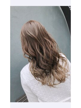 ヘアーシグネチャー(Hair Signature) 外国人風ピンクベージュ系ゆる巻きMIXカール