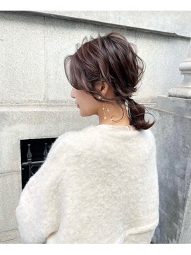 アイユー(ii+U) ローポニーテール　ミディアム　パーティーヘア　韓国