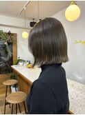 ブリーチなしでできるオリーブベージュ/外はねボブ/切りっぱなし