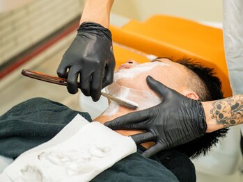 シティインディアンズ(CITY INDIANS)の写真/バーバーだからこそ出来るシェービングで細部までかっこよく。清潔感ある身だしなみで好印象に★