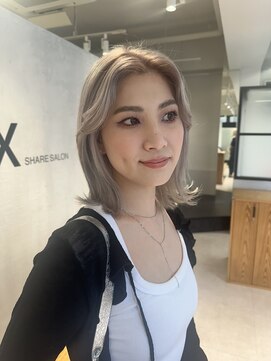 ジュエム(jouerm) レイヤーカット冬カラーハイトーンブリーチカラーミルクティー