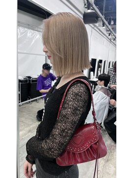 ピア ヤクイン(Pia Yakuin) White beige × bob cut