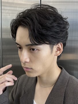 フィフス(fifth) 毛流れセンターパートフェザーパーマビジネスヘア刈り上げfifth