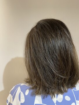 リバレッジ 白金(Leverage) 細めハイライト透明感グレージュ