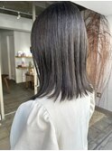 暗めオリーブグレージュ