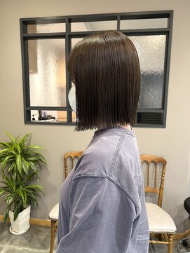 コバルト(Cobalt) 20代30代40代小顔きりっぱなしボブ赤みなし透明感オリーブカラー