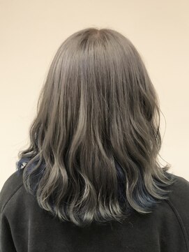 フィッティ 横須賀中央店(fiti) シルバーアッシュ×インナー×ブルー