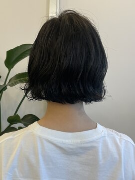 ニーナ(NI-NA) ショートボブ×パーマ