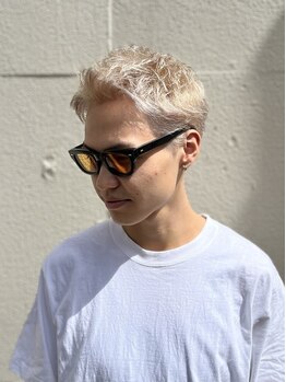 アイコン ブルー メンズ(I-CON #blue MEN'S)の写真/ブリーチ×デザインカラーで魅せる。メンズ特化の技術で、憧れのブロンドや透明感カラーをあなたのものに！