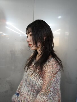 ヒメル(HML U/2A) 骨格が綺麗に見える大人ウルフスタイル/くせ毛を活かして