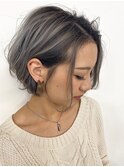 ショートボブ×ホワイトグレー
