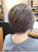 白髪ぼかしカラー×ショートヘア