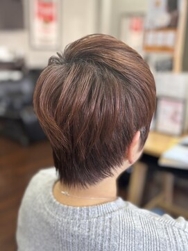 アンジェ(Ange) 大人かっこいい耳だしショートスタイル