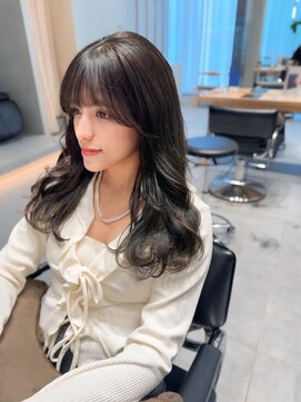 ガリカ 横浜(Gallica) 毛流れレイヤーカットに色落ちも綺麗なオリーブグレージュカラー