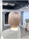 イメチェン/ホワイトブロンド/外ハネボブ/ワイドバング/栄