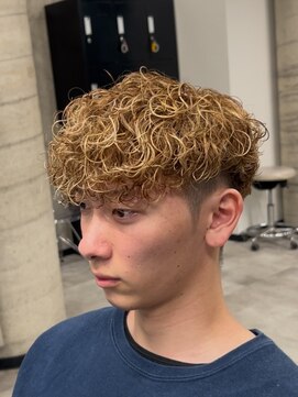 イーラ(era) スペインカール　ツイストスパイラル眉カットメンズパーマ