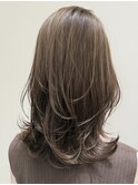 グレージュ/ミディアムレイヤーカット