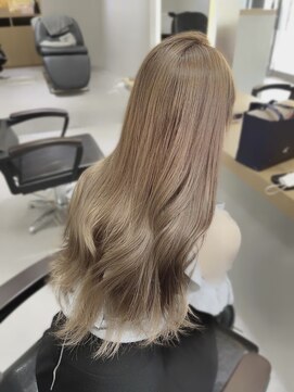 salon de MiLK 札幌大通店【サロン ド ミルク】 ブリーチレイヤーカット髪質改善トリートメント 【札幌大通】