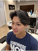 センター分けツーブロックミディアムショート