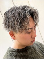 ヘアアンドフェイス ルースト(hair&face ROOST)&nbsp;【センターパート】ホワイトメッシュ×ツイストスパイラル