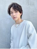 スーツ短髪ツーブロック束感モテる黒髪シークレットパーマ流行