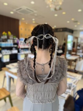 フォルテ 藤枝エピ店 透け感リボンでつくる秋のガーリー編みヘア