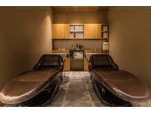 【首の負担が少ない特別なシャンプー台】