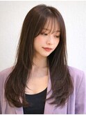 フェミニンロングヘルシーレイヤー前髪あり巻きおろし丸顔耳かけ