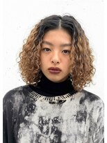 ラブ ロック Love' Lock&nbsp;ボブヘアのスパイラルパーマ・ブリーチ毛のスパイラルパーマ