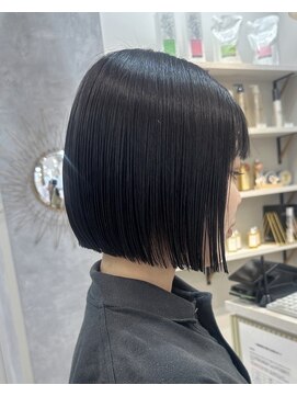 ポジ(poji) ボブ　ミルクティーベージュ　艶髪　髪質改善カラー　ショート