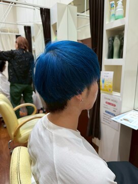 美容室ヒラトヤ 都南店 ワックスなしナチュラルマッシュショート×個性派ブルーカラー