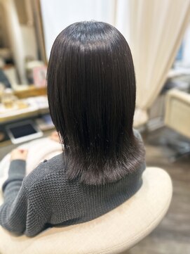 ウミネコ 表参道店(Umineko) 深めアッシュブラウンのまとまりミディアム