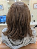 オリーブベージュ