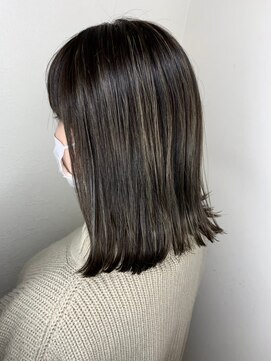 モルニ(MORNI) ダークカラー_マロンベージュ Aラインボブ かきあげ