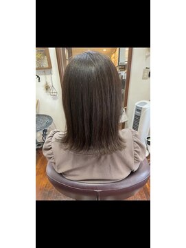 美容室 メザミー MESAMIES 20代30代40代50代大人可愛いオリーブカーキカラー