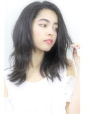 地毛のような自然な黒髪に酸性ストレートパーマで滑らかな髪質に