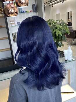ジルバイジゼル(JILL by GiseL)の写真/ロングヘアでも切れ毛少ないベージュカラー◎均一な色味に仕上がるブリーチ施術で髪質改善ロングスタイル♪