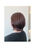 襟足に動きのあるボブ